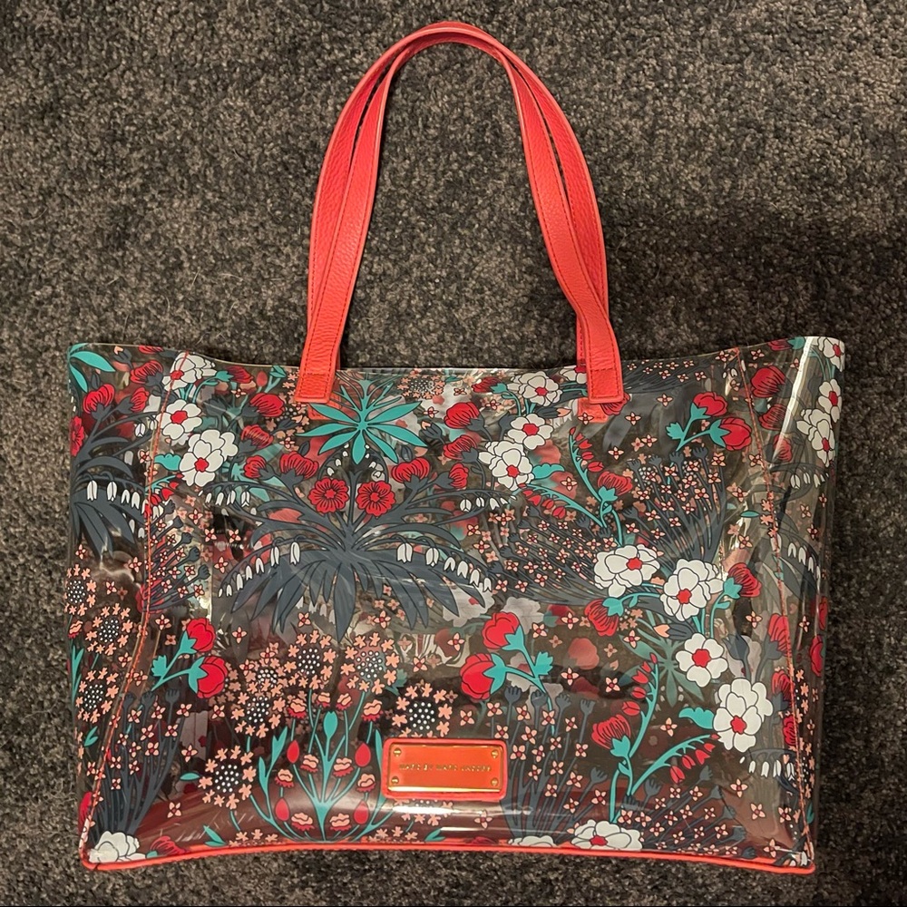 Marc Jacobs Summer Tote w/BONUS makeup bag